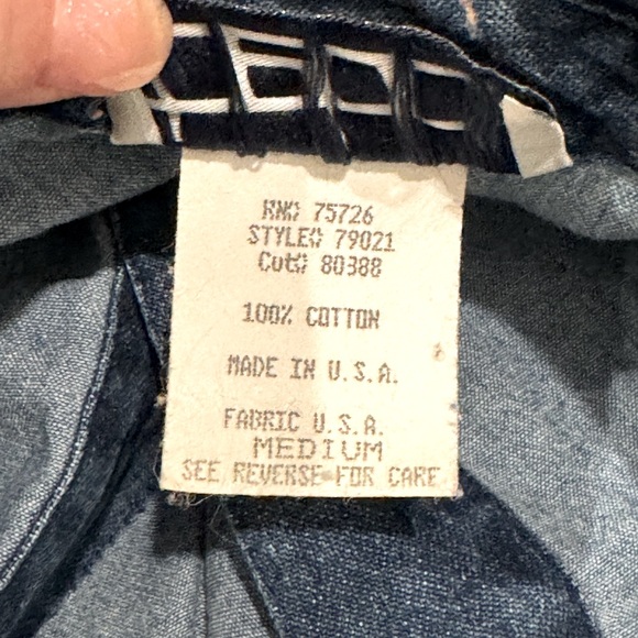 Teddi Long Sleeve Chambray Shirt, Ornate Silver Buttons- size M - Picture 8 of 8